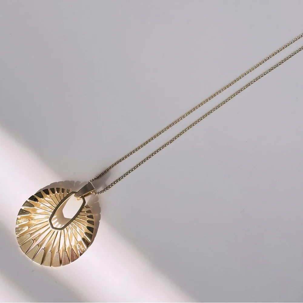 KENDRA SCOTT Deanne Gold Sunburst Necklace - Picture 4 of 12
